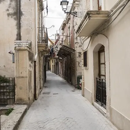 Dione سيراكوزا