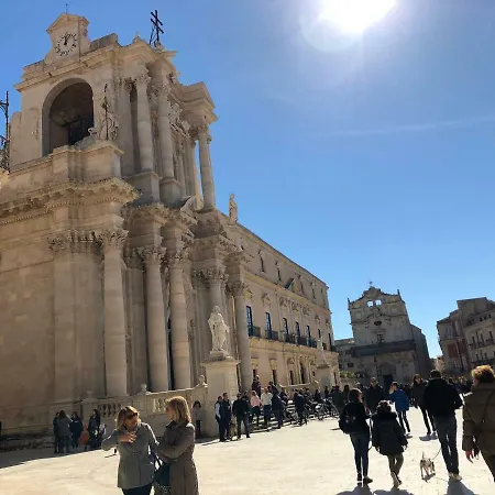 Dione * سيراكوزا