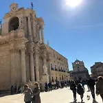 Dione * Συρακούσες